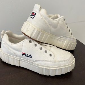 black fila platform